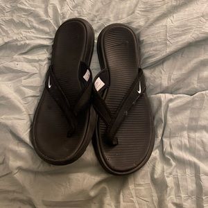 Women’s Nike flip flops